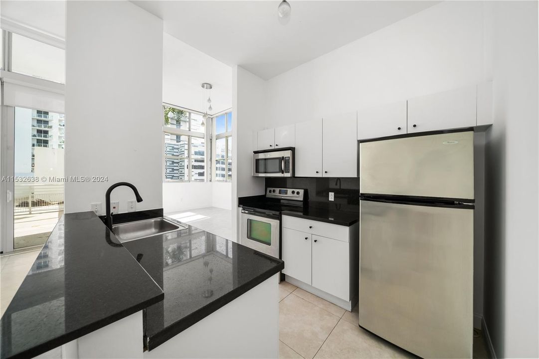 Recently Rented: $3,100 (1 beds, 2 baths, 950 Square Feet)