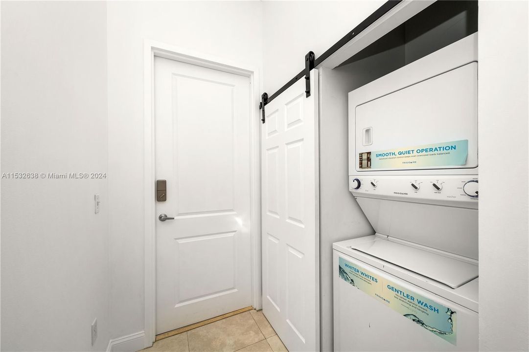 Recently Rented: $3,100 (1 beds, 2 baths, 950 Square Feet)