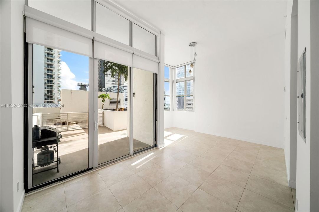 Recently Rented: $3,100 (1 beds, 2 baths, 950 Square Feet)