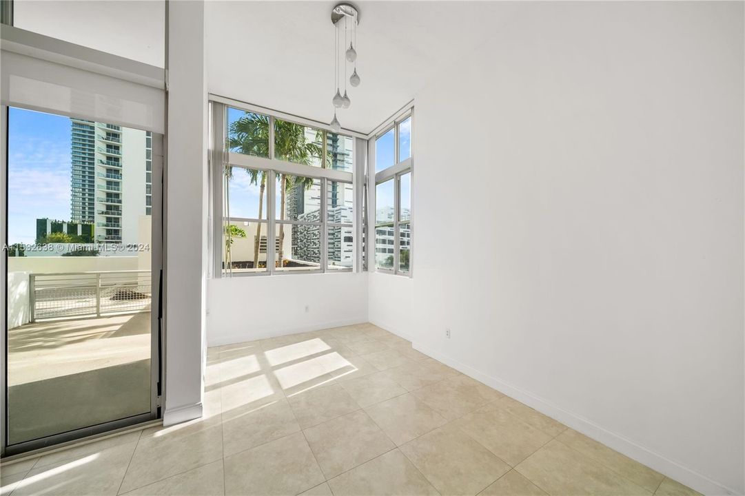 Recently Rented: $3,100 (1 beds, 2 baths, 950 Square Feet)