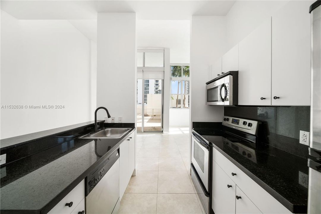 Recently Rented: $3,100 (1 beds, 2 baths, 950 Square Feet)