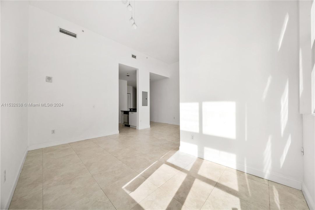 Recently Rented: $3,100 (1 beds, 2 baths, 950 Square Feet)