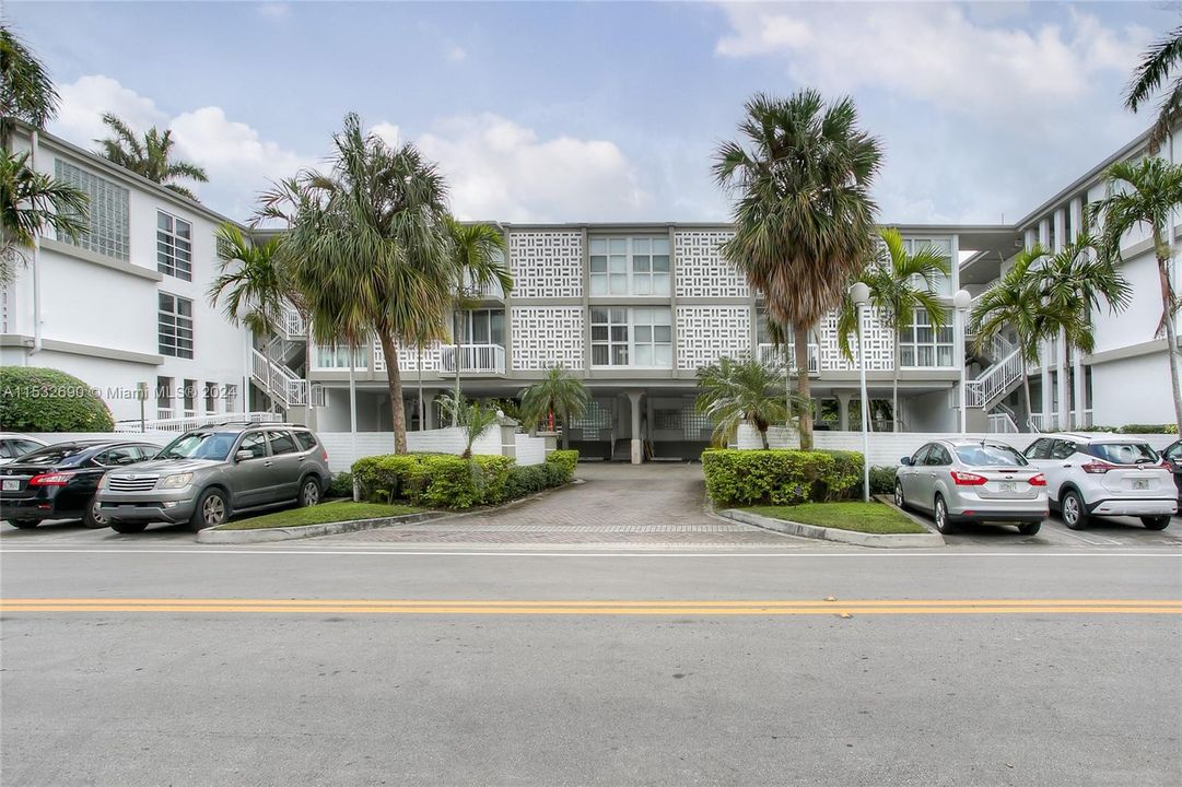 Recently Rented: $2,800 (2 beds, 2 baths, 1500 Square Feet)