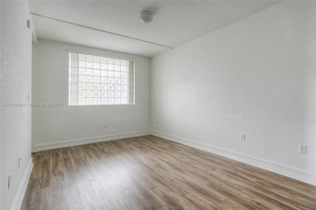 Recently Rented: $2,800 (2 beds, 2 baths, 1500 Square Feet)