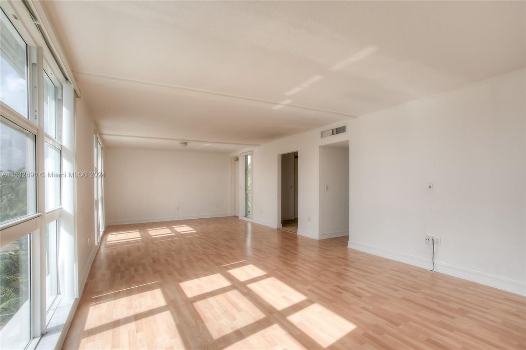 Recently Rented: $2,800 (2 beds, 2 baths, 1500 Square Feet)