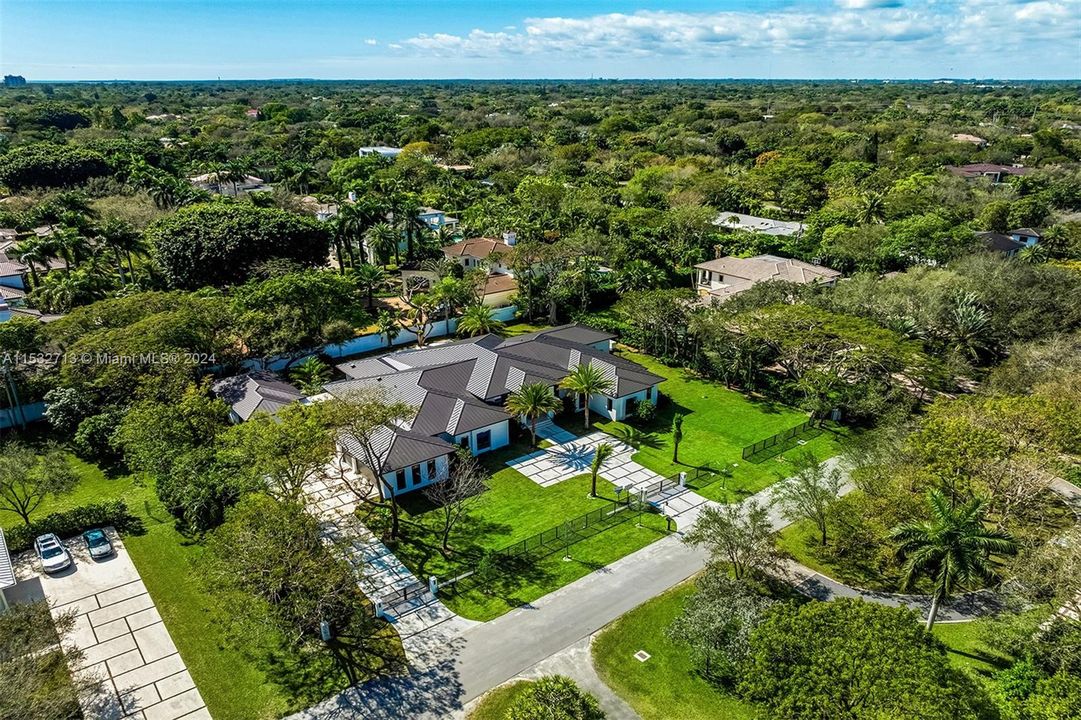 Recently Sold: $9,500,000 (7 beds, 7 baths, 6601 Square Feet)