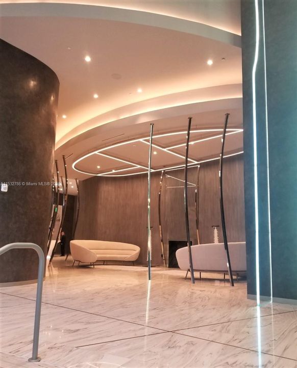 Recently Rented: $4,550 (1 beds, 1 baths, 835 Square Feet)