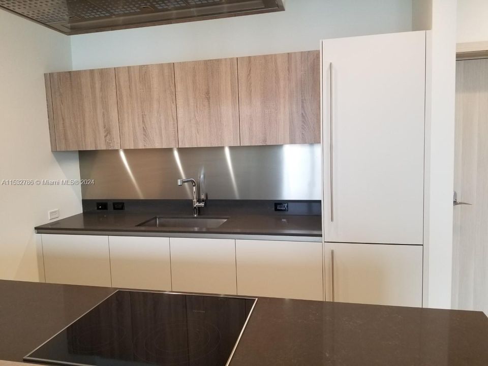 Recently Rented: $4,550 (1 beds, 1 baths, 835 Square Feet)