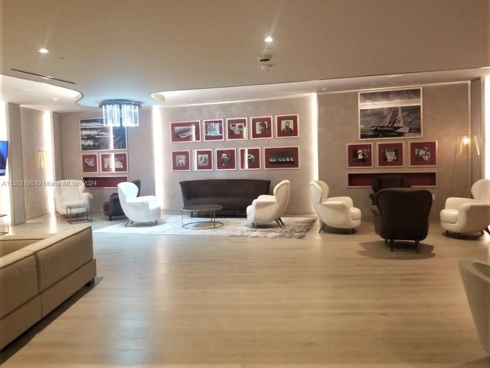 Recently Rented: $4,550 (1 beds, 1 baths, 835 Square Feet)