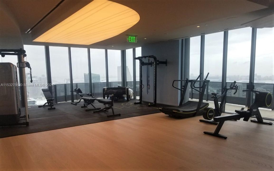 Recently Rented: $4,550 (1 beds, 1 baths, 835 Square Feet)