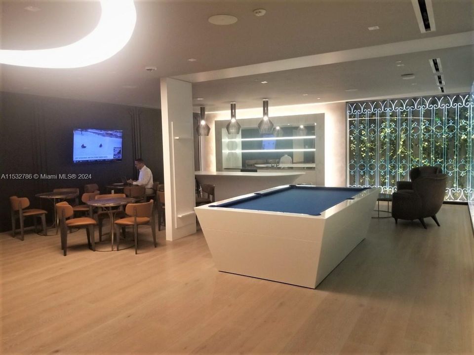 Recently Rented: $4,550 (1 beds, 1 baths, 835 Square Feet)