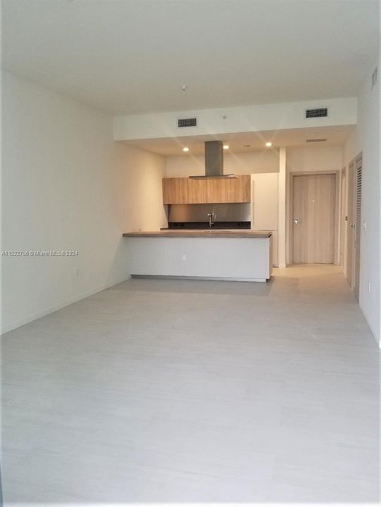 Recently Rented: $4,550 (1 beds, 1 baths, 835 Square Feet)