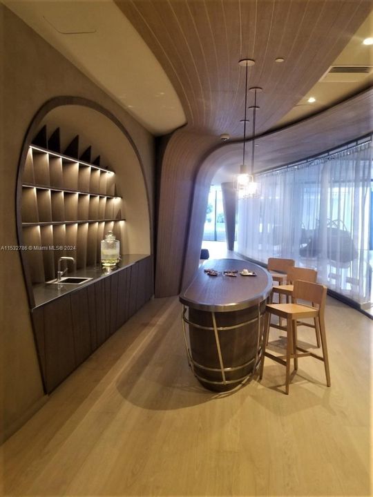 Recently Rented: $4,550 (1 beds, 1 baths, 835 Square Feet)