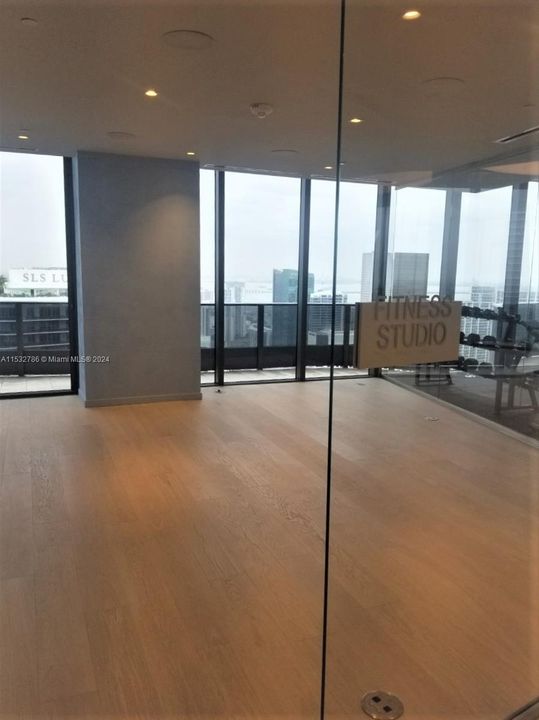 Recently Rented: $4,550 (1 beds, 1 baths, 835 Square Feet)