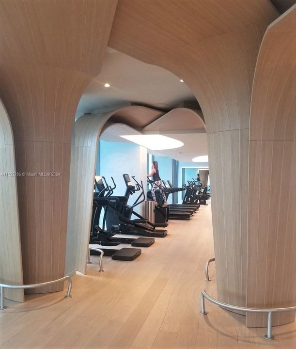 Recently Rented: $4,550 (1 beds, 1 baths, 835 Square Feet)