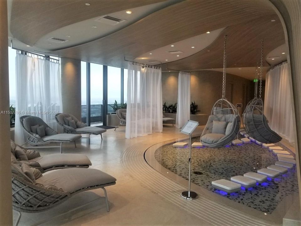 Recently Rented: $4,550 (1 beds, 1 baths, 835 Square Feet)