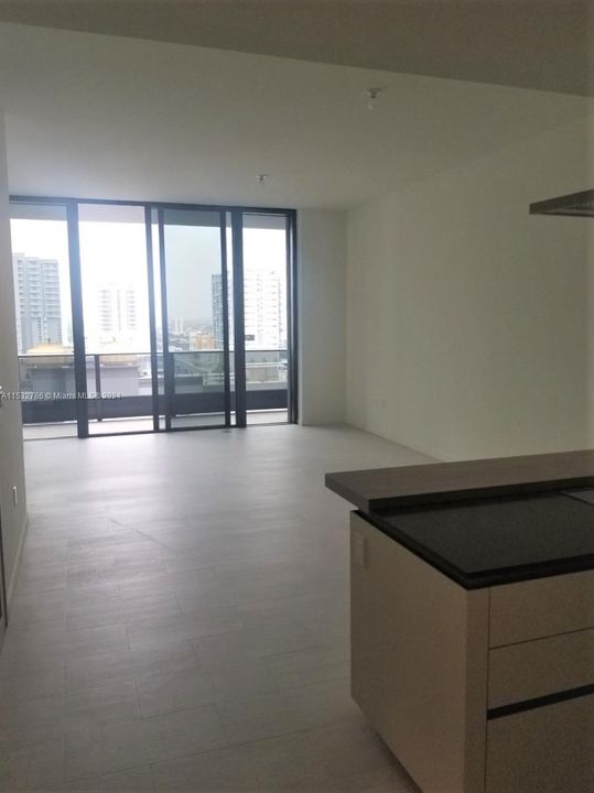 Recently Rented: $4,550 (1 beds, 1 baths, 835 Square Feet)