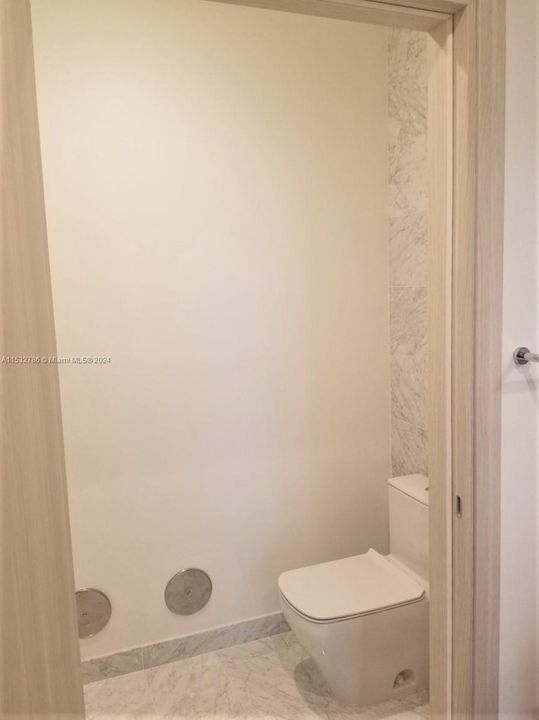 Recently Rented: $4,550 (1 beds, 1 baths, 835 Square Feet)