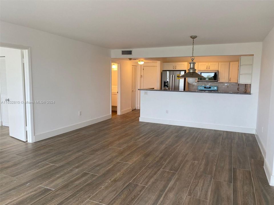 Recently Rented: $4,200 (1 beds, 1 baths, 840 Square Feet)