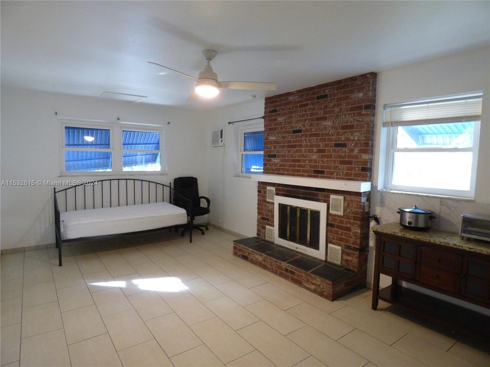 Recently Rented: $1,400 (0 beds, 1 baths, 1441 Square Feet)