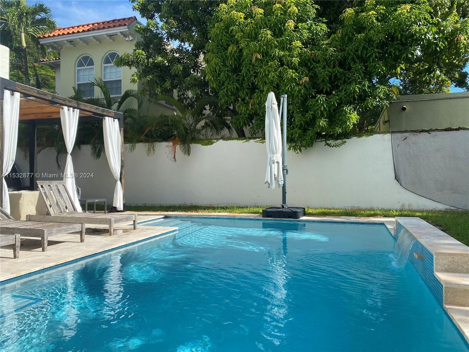 Active With Contract: $2,075,000 (4 beds, 3 baths, 2918 Square Feet)