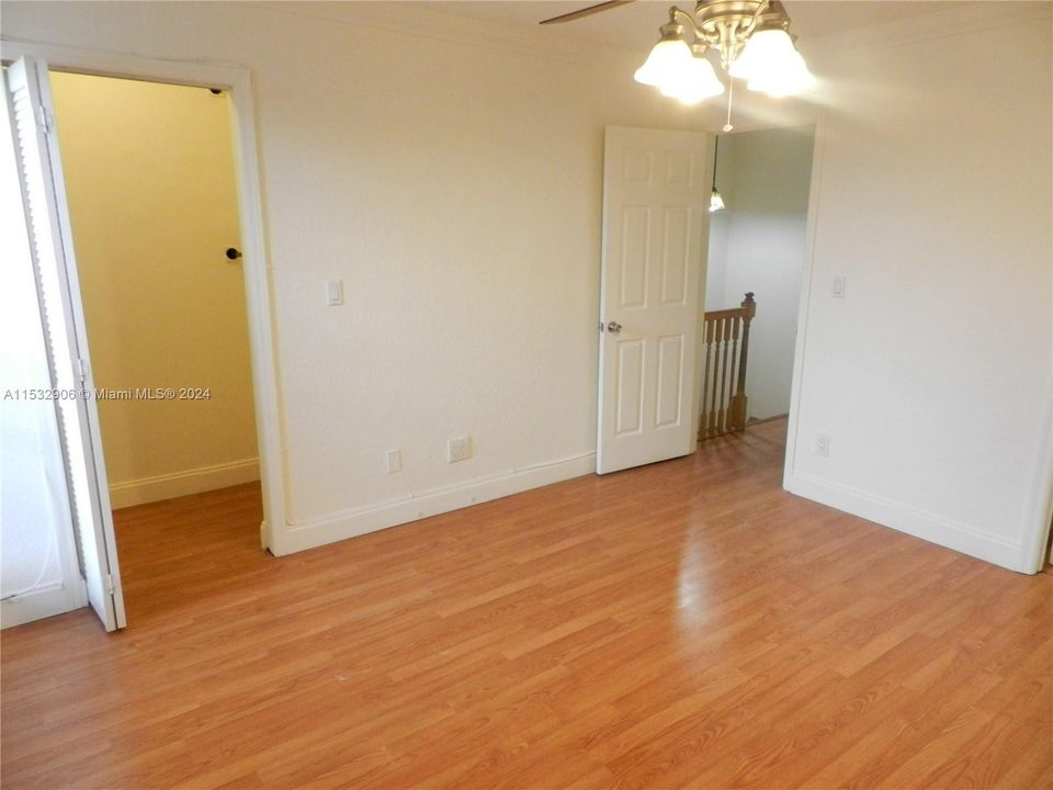 For Sale: $320,000 (2 beds, 2 baths, 1040 Square Feet)