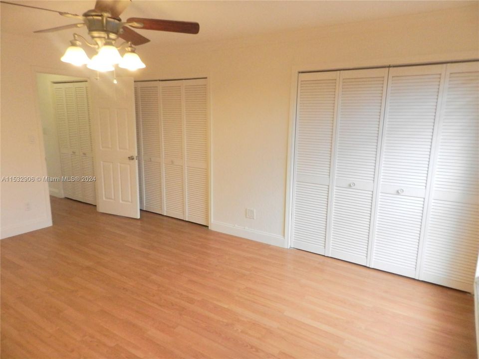 For Sale: $320,000 (2 beds, 2 baths, 1040 Square Feet)