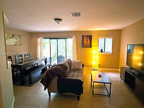 Vendido Recientemente: $439,000 (2 camas, 1 baños, 1220 Pies cuadrados)