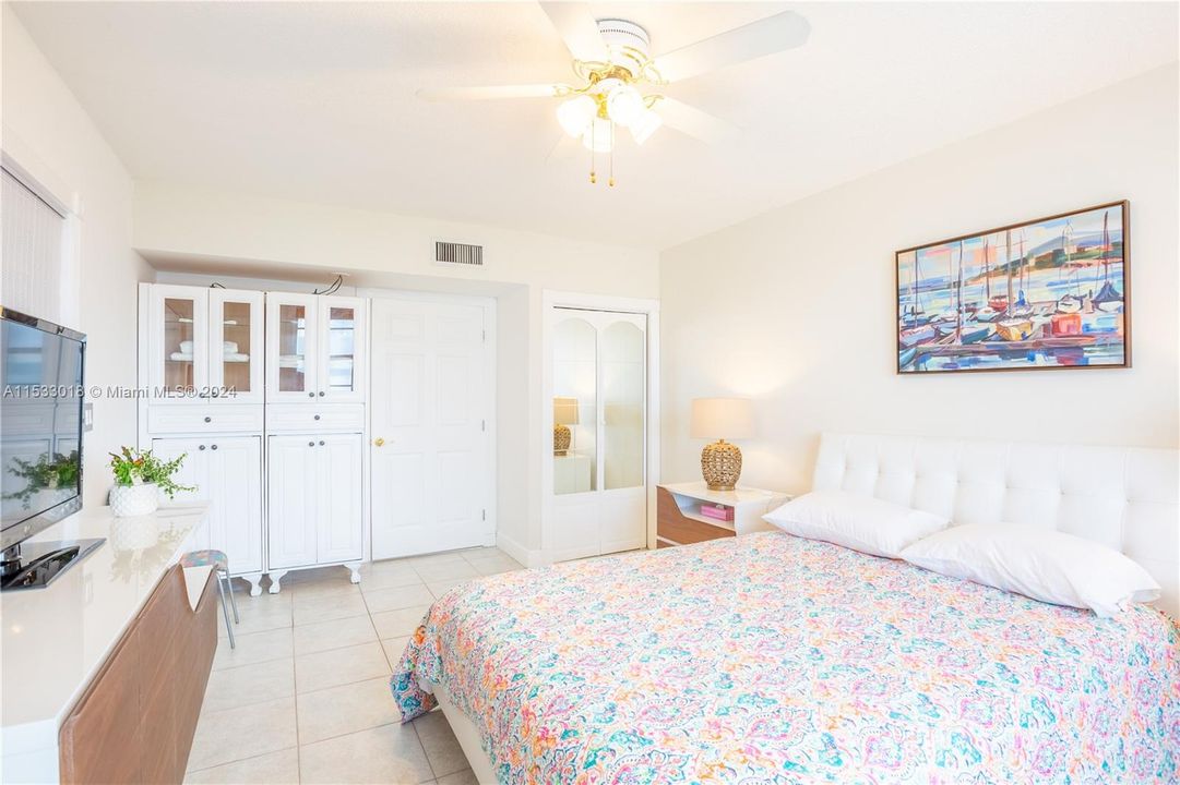 For Sale: $610,000 (2 beds, 2 baths, 1210 Square Feet)