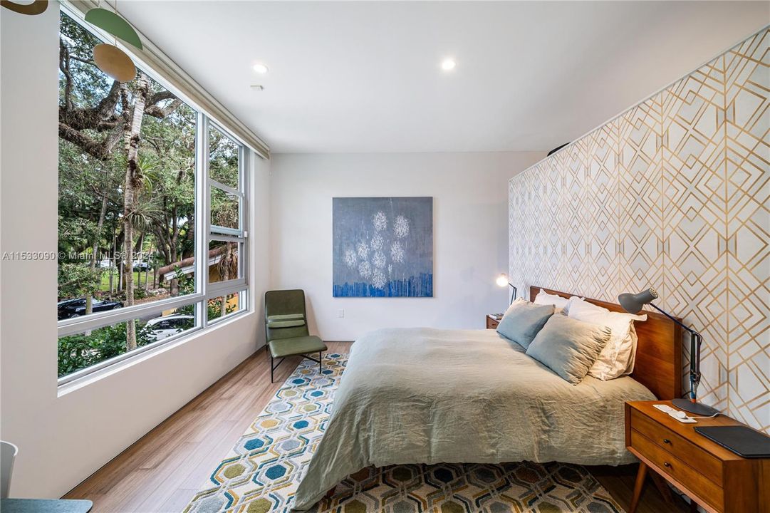 Active With Contract: $2,950,000 (3 beds, 3 baths, 2498 Square Feet)
