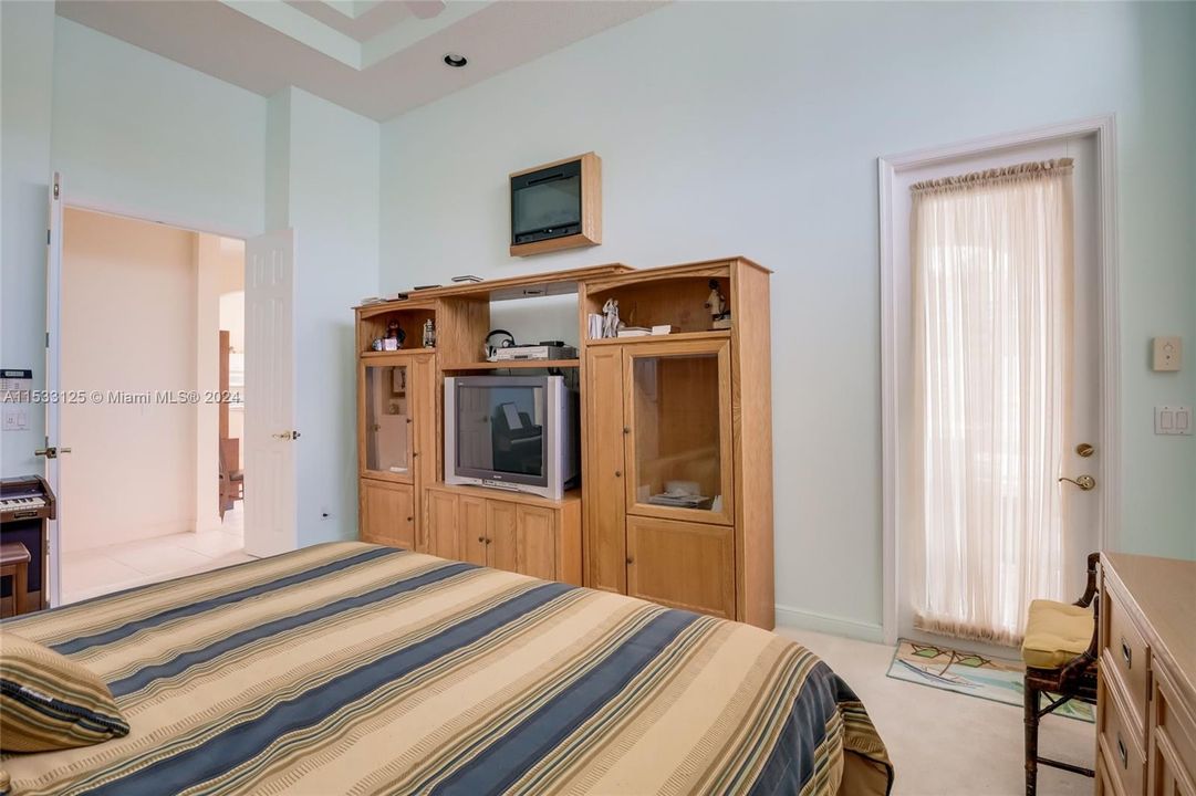 Recently Sold: $479,000 (2 beds, 3 baths, 2278 Square Feet)