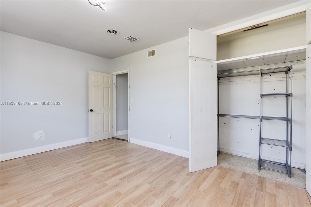 Recently Sold: $1,099,770 (5 beds, 2 baths, 2295 Square Feet)