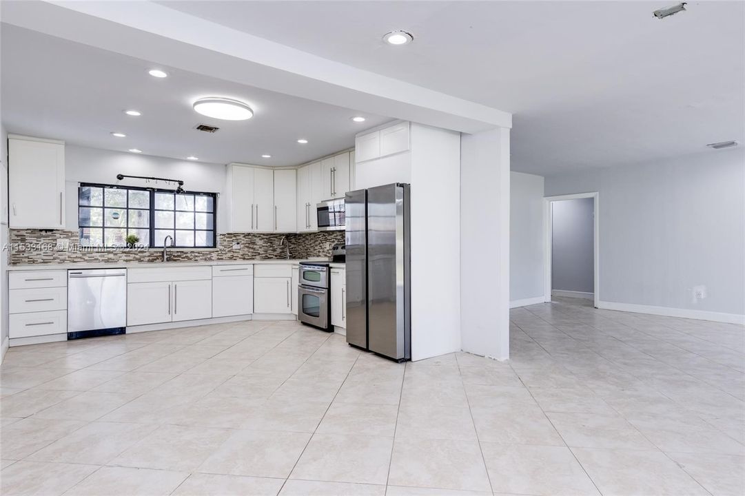 Recently Sold: $1,099,770 (5 beds, 2 baths, 2295 Square Feet)