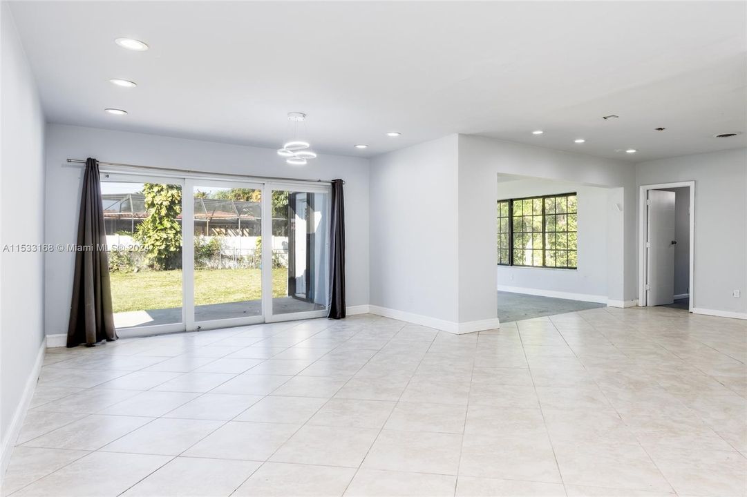 Recently Sold: $1,099,770 (5 beds, 2 baths, 2295 Square Feet)