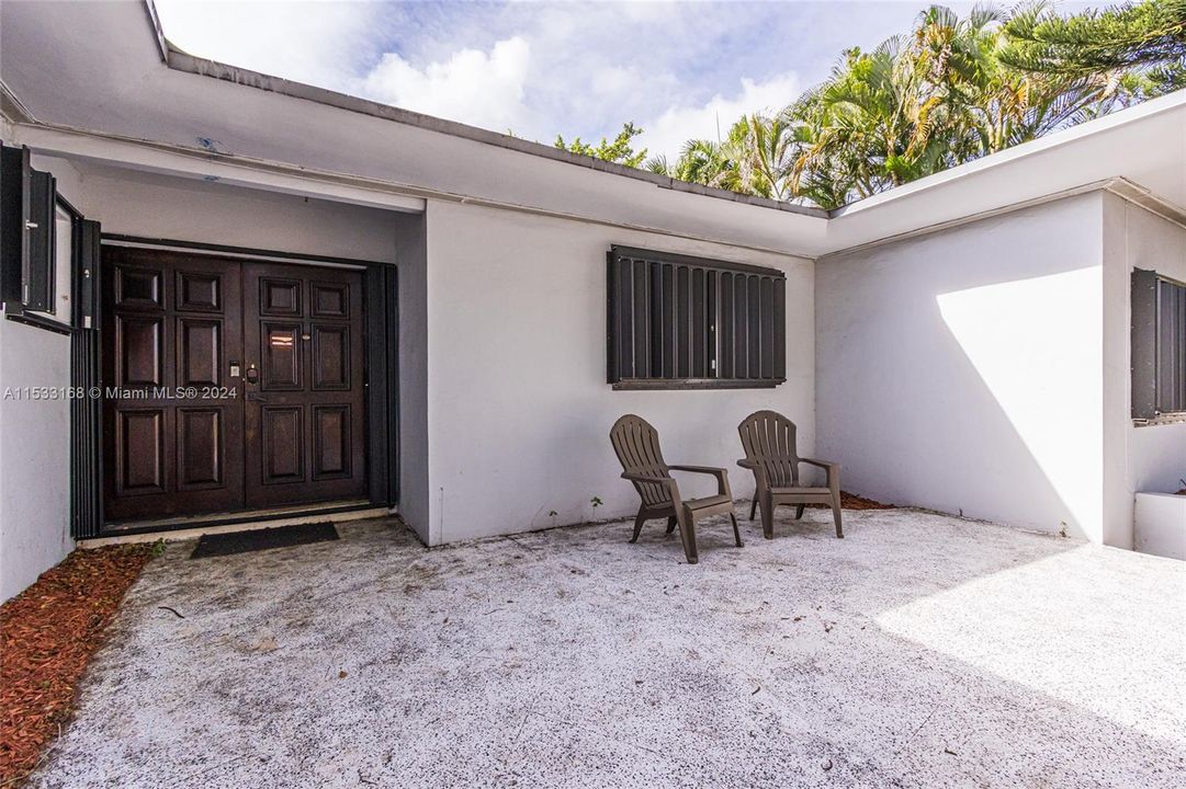 Recently Sold: $1,099,770 (5 beds, 2 baths, 2295 Square Feet)