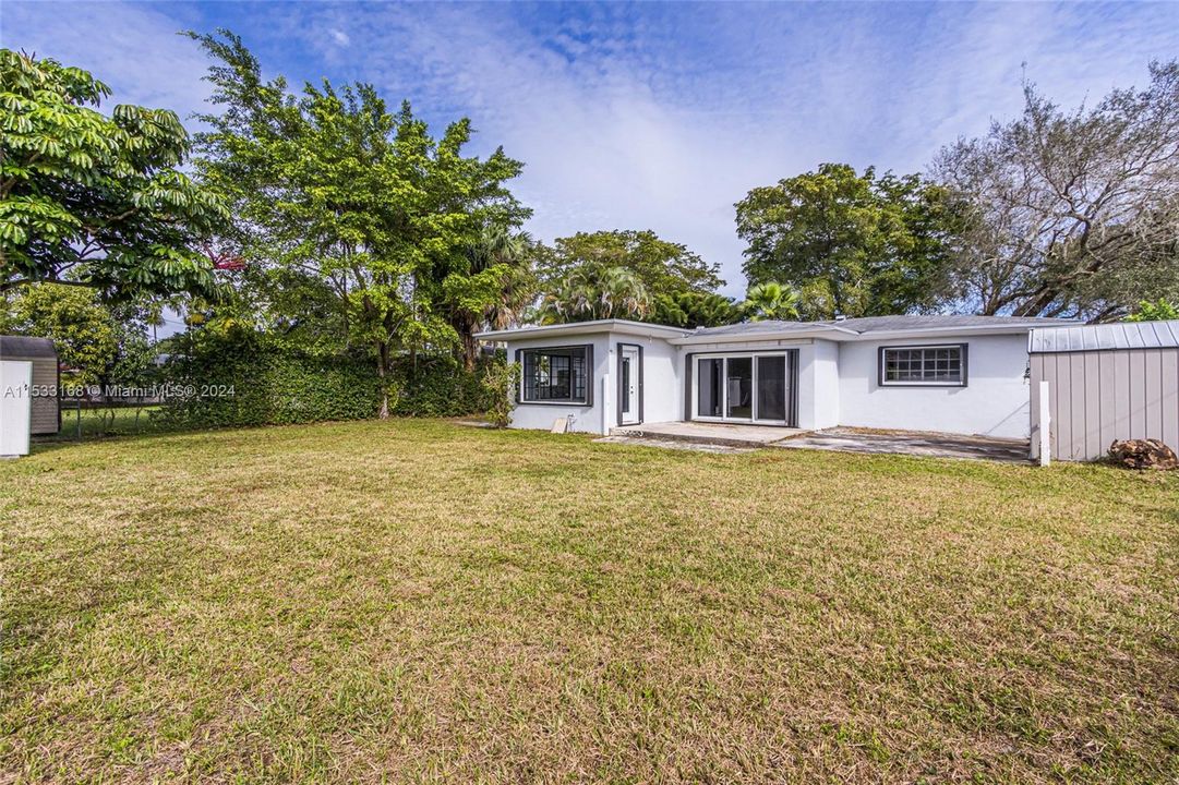 Recently Sold: $1,099,770 (5 beds, 2 baths, 2295 Square Feet)