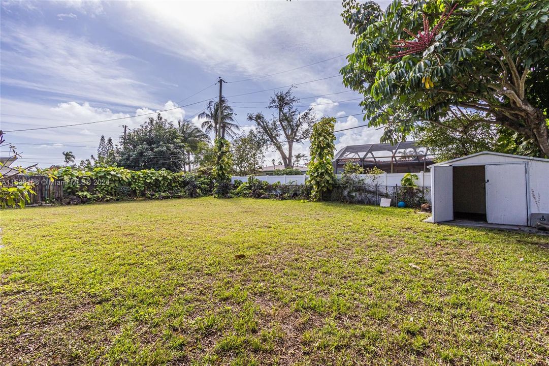 Recently Sold: $1,099,770 (5 beds, 2 baths, 2295 Square Feet)