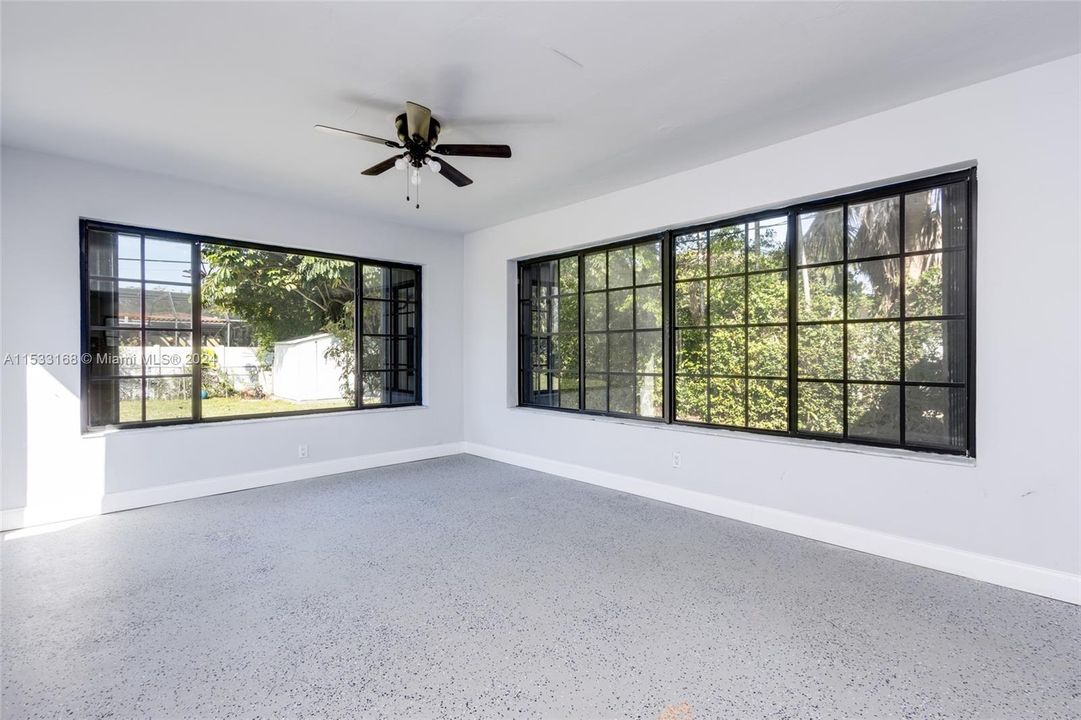 Recently Sold: $1,099,770 (5 beds, 2 baths, 2295 Square Feet)