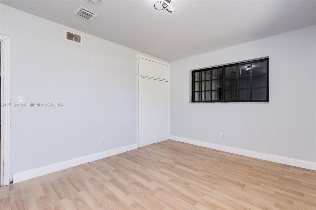 Recently Sold: $1,099,770 (5 beds, 2 baths, 2295 Square Feet)