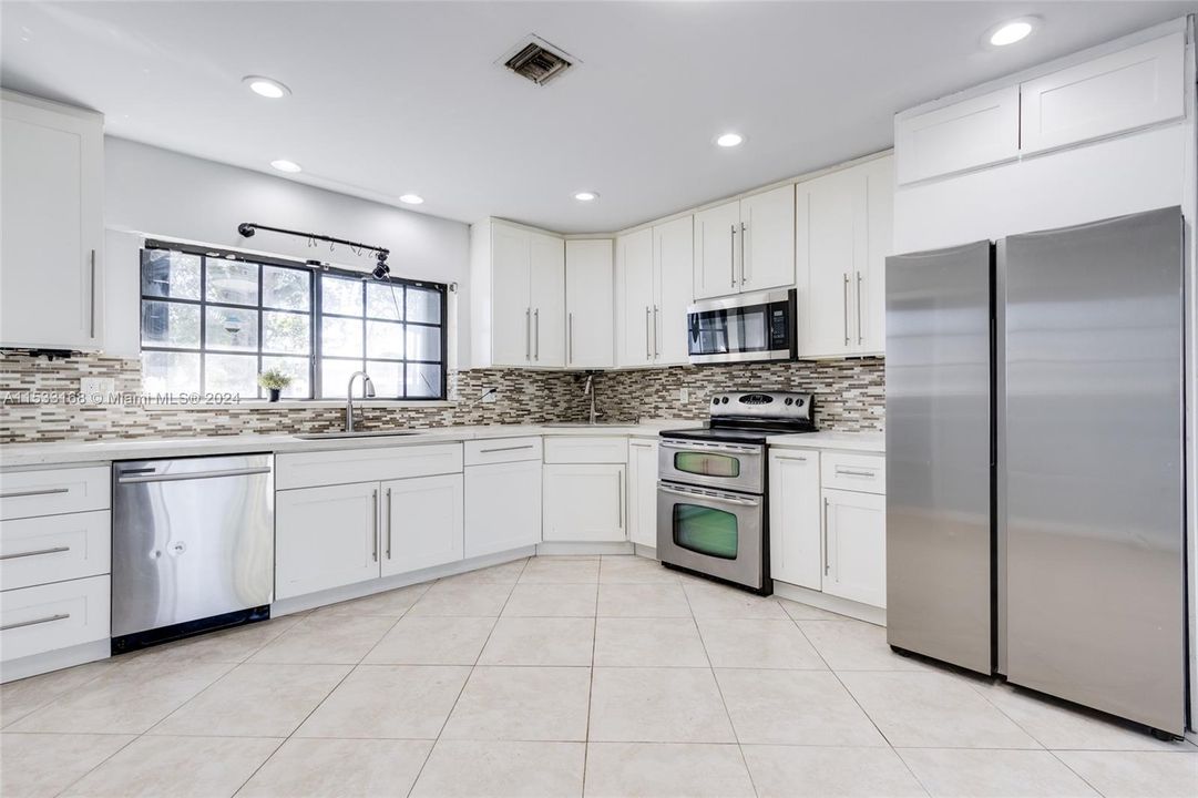 Recently Sold: $1,099,770 (5 beds, 2 baths, 2295 Square Feet)