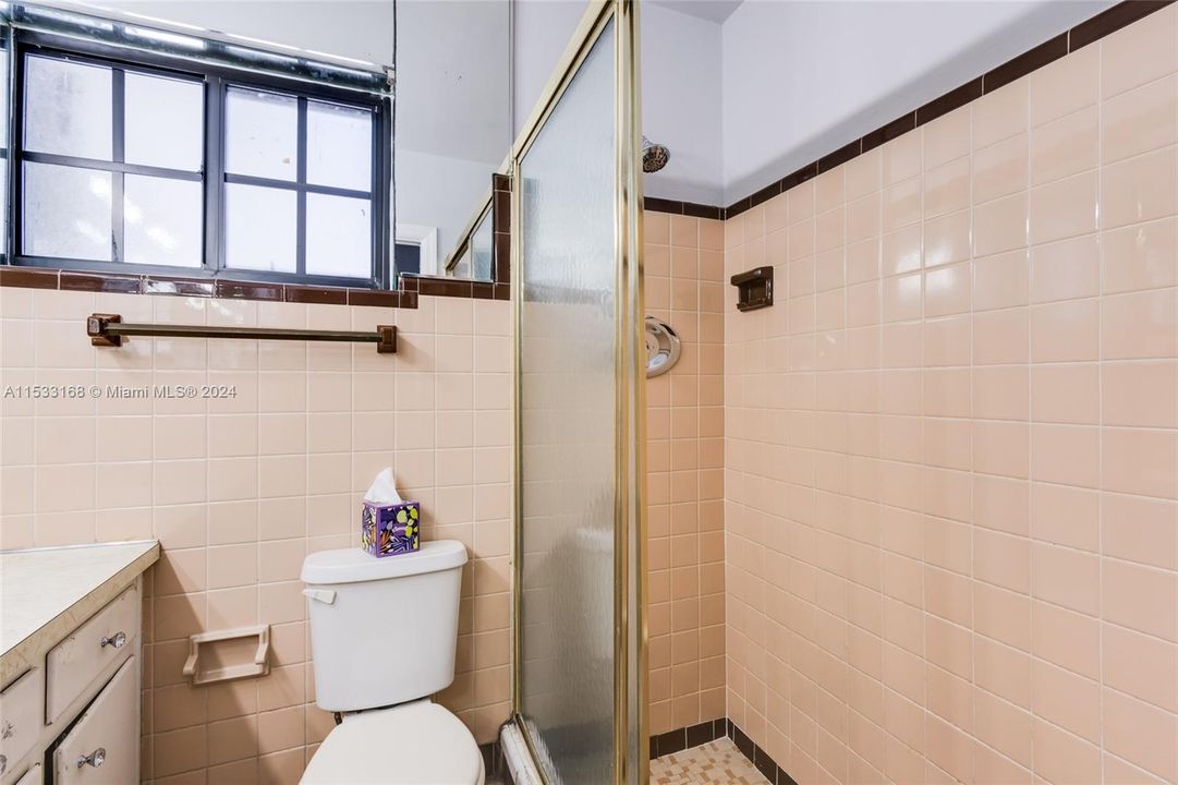 Recently Sold: $1,099,770 (5 beds, 2 baths, 2295 Square Feet)