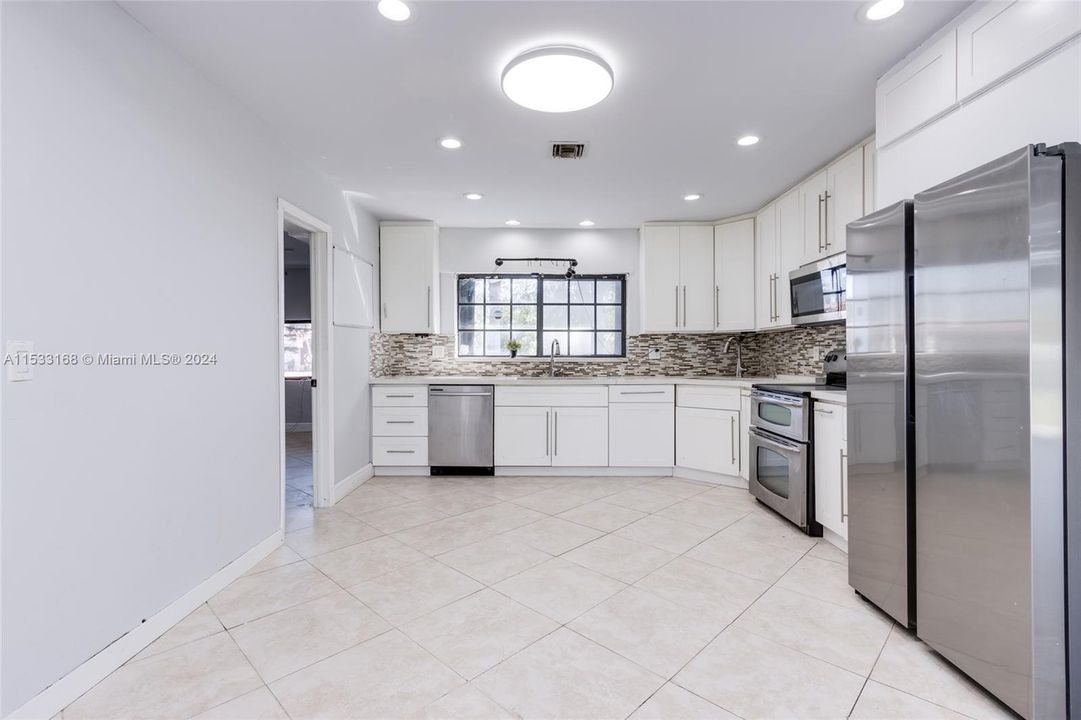 Recently Sold: $1,099,770 (5 beds, 2 baths, 2295 Square Feet)