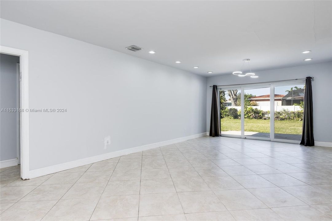 Recently Sold: $1,099,770 (5 beds, 2 baths, 2295 Square Feet)