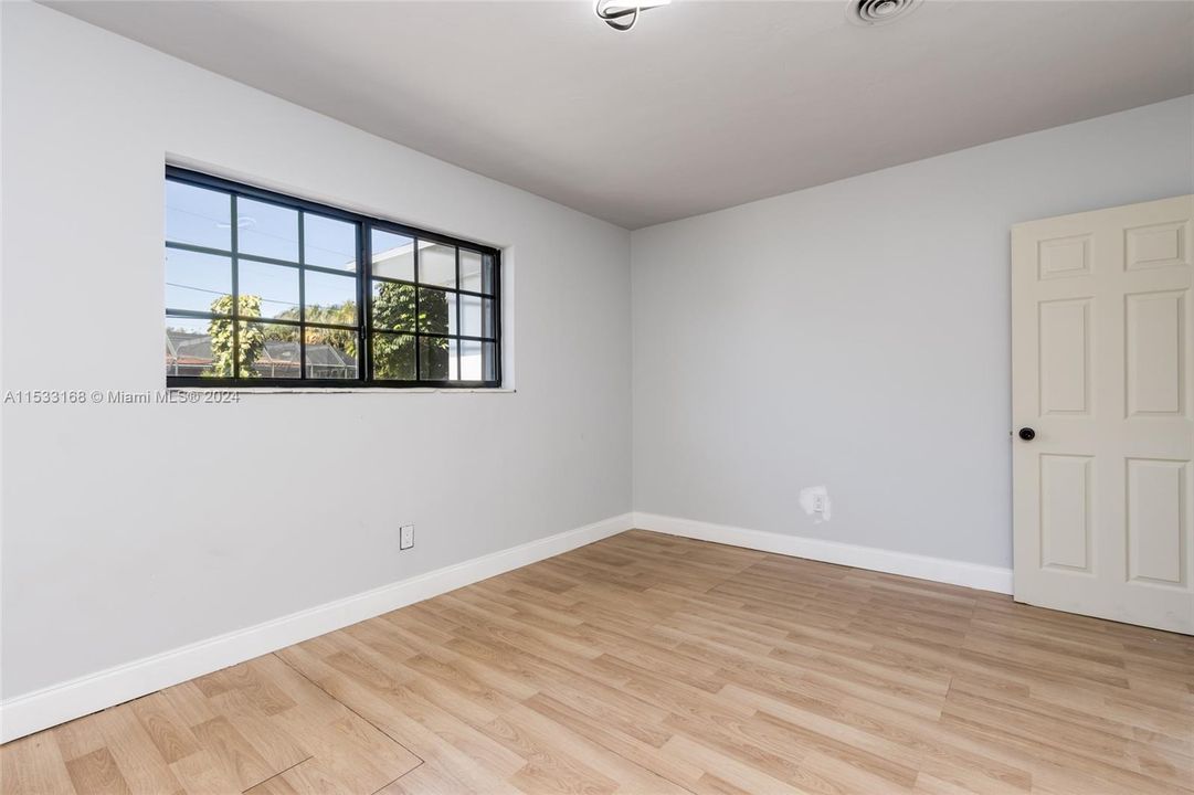 Recently Sold: $1,099,770 (5 beds, 2 baths, 2295 Square Feet)