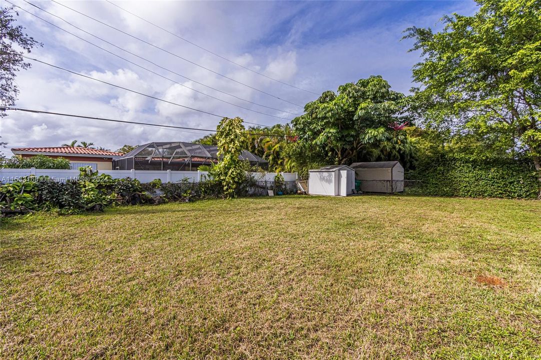 Recently Sold: $1,099,770 (5 beds, 2 baths, 2295 Square Feet)