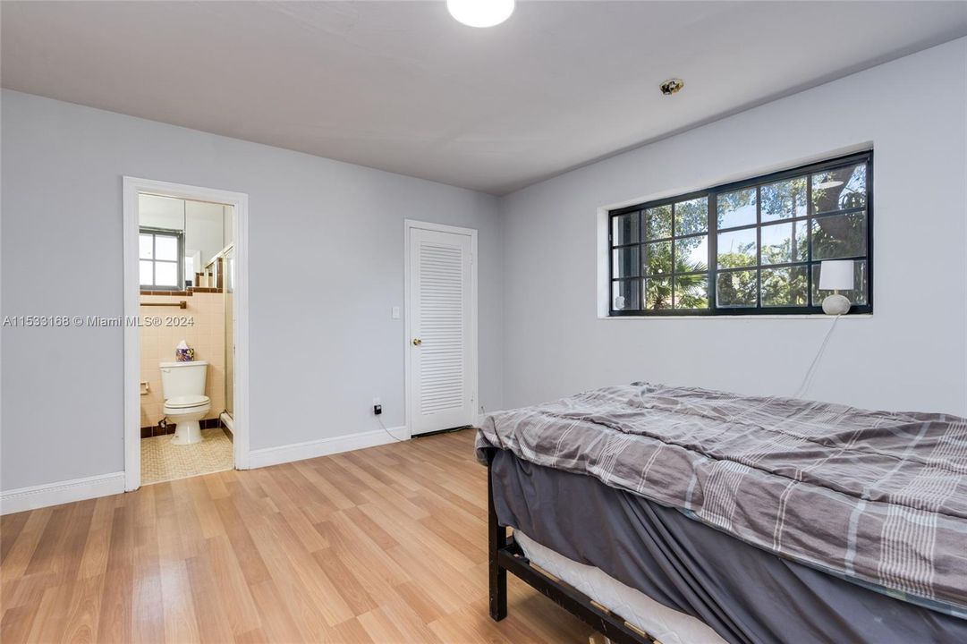 Recently Sold: $1,099,770 (5 beds, 2 baths, 2295 Square Feet)