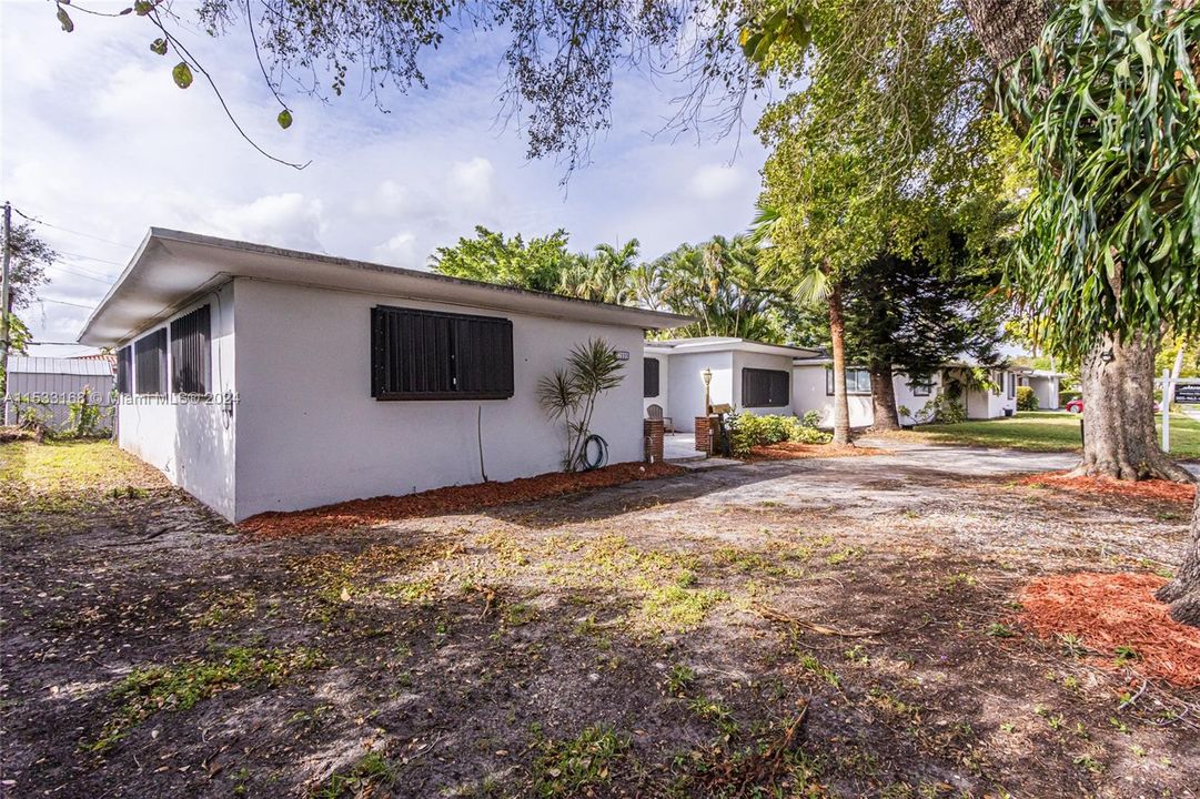 Recently Sold: $1,099,770 (5 beds, 2 baths, 2295 Square Feet)