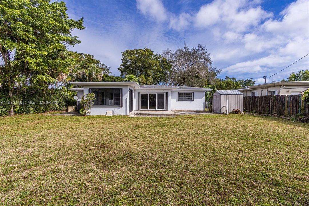 Recently Sold: $1,099,770 (5 beds, 2 baths, 2295 Square Feet)