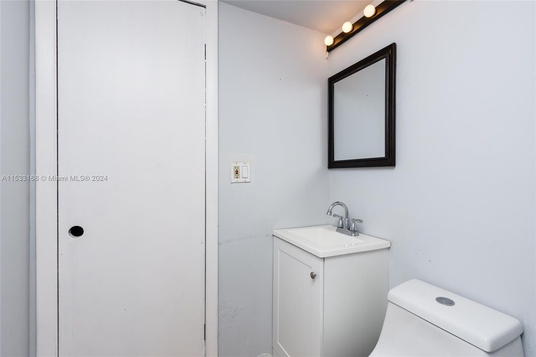 Recently Sold: $1,099,770 (5 beds, 2 baths, 2295 Square Feet)