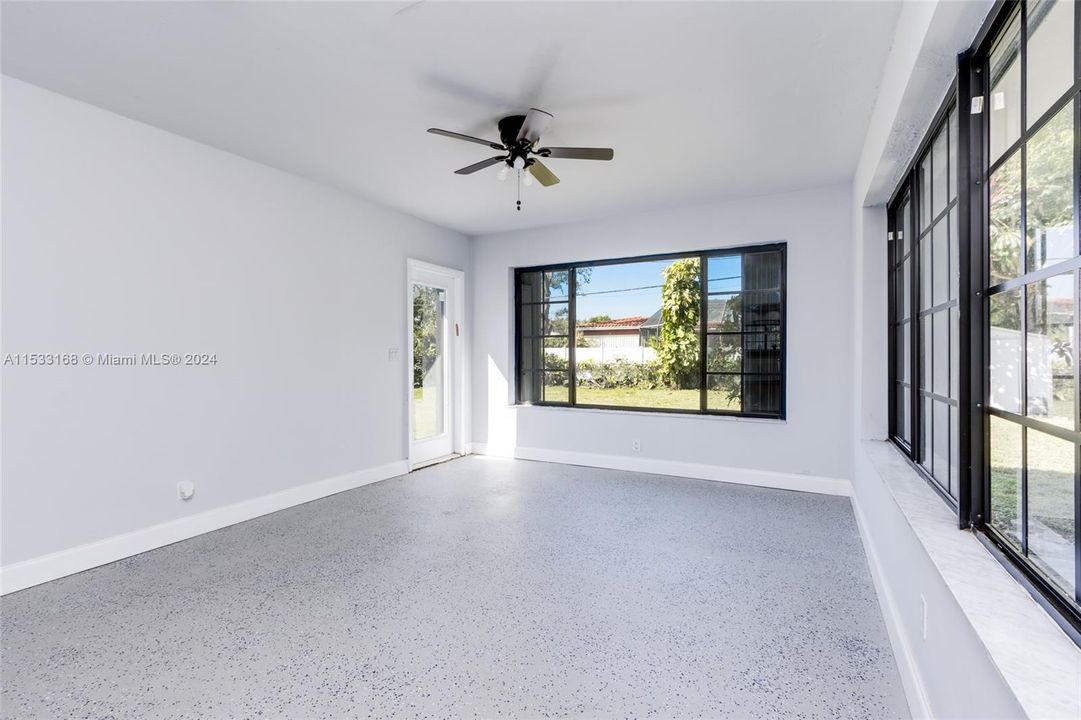 Recently Sold: $1,099,770 (5 beds, 2 baths, 2295 Square Feet)